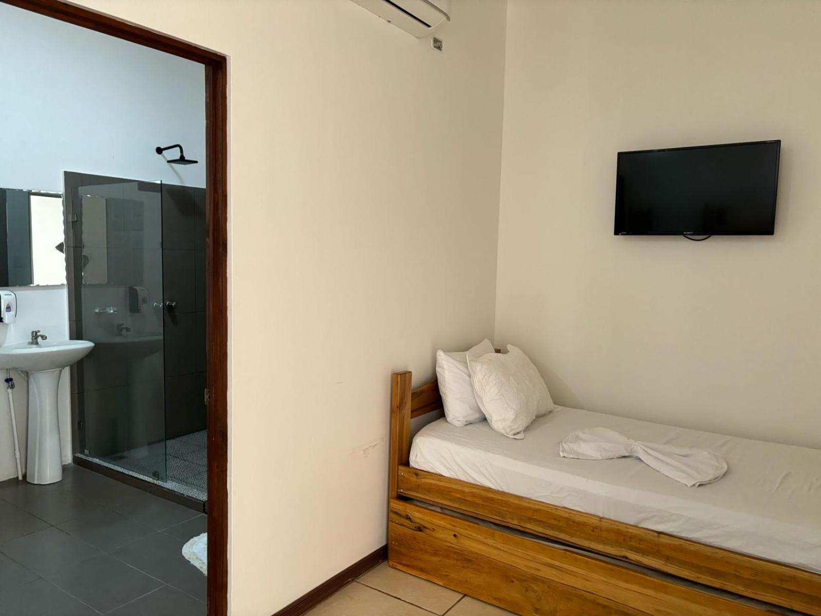 U Kinca Hostel Uvita Exterior foto